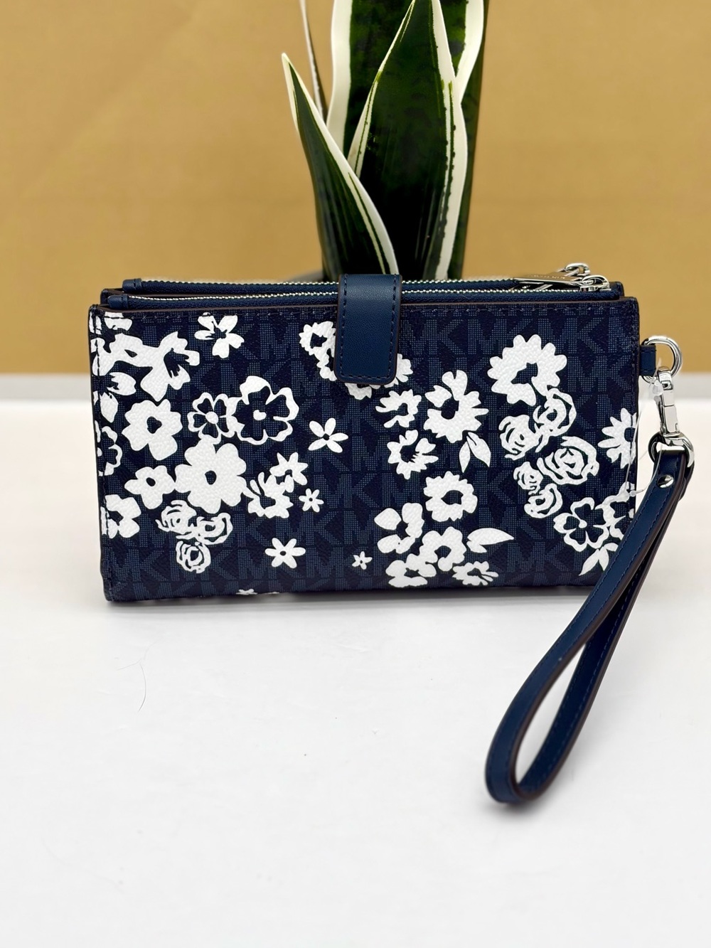 MICHAEL KORS Jet Set Travel Large Printed Signature Logo Wristlet Admiral - Picture 3 of 11